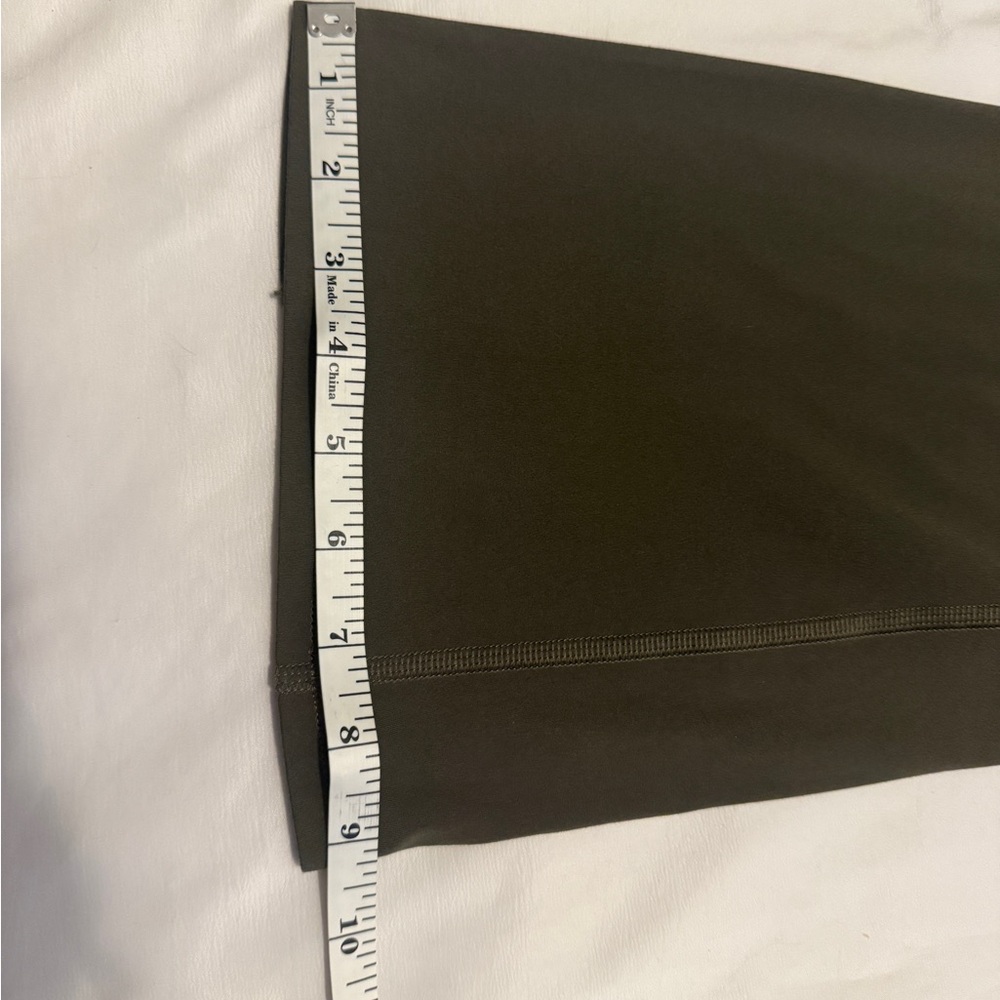 Under Armour Women’s Small Olive Green Flare Leggings Stretch EUC - Picture 7 of 8